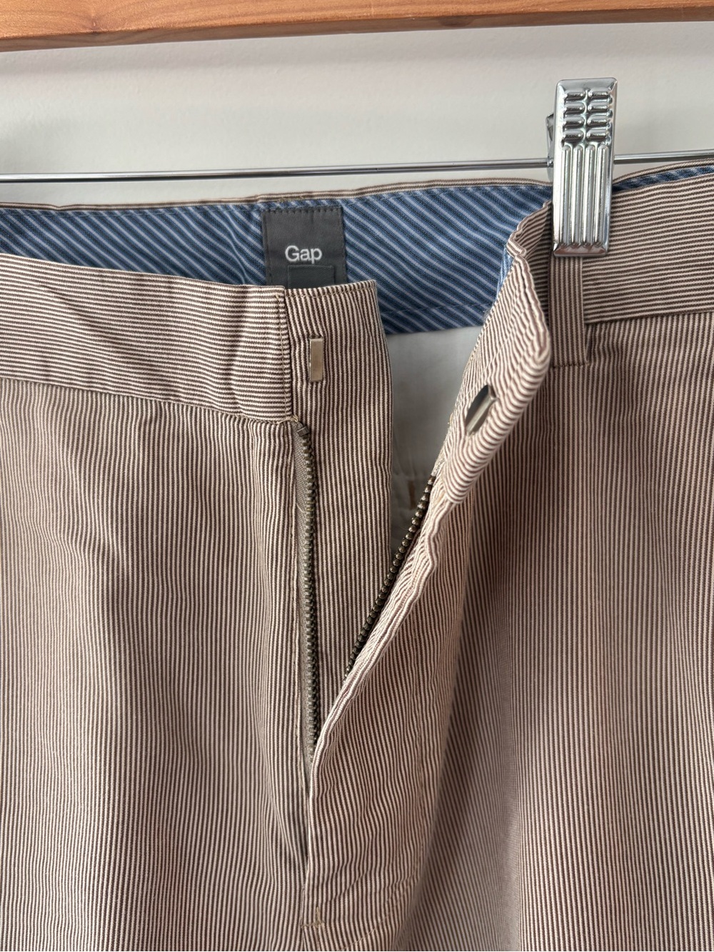 Gap Men’s Vintage Y2K Tailored Pinstripe Straight Fit Chino Trouser Khaki